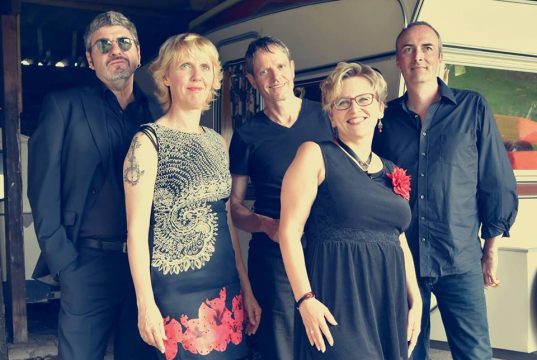 Das Solinger Vocalensemble VOCALISSIME tritt morgen im Walder Weinladen auf. Der Eintritt sit frei, um Anmeldung wird gebeten. (Foto: VOCALISSIME)