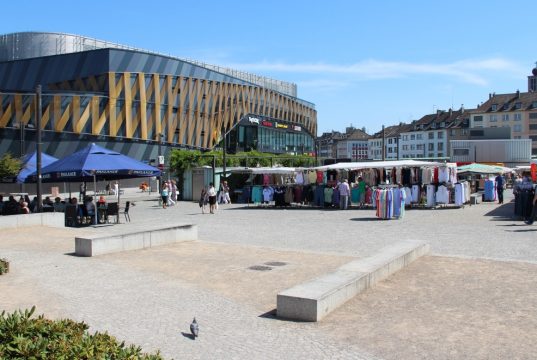 Der Neumarkt in der Solinger Innenstadt mit Blick auf das Einkaufszentrum Hofgarten. (Archivfoto: © Bastian Glumm)