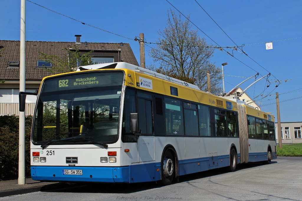 Der Verkehrsbetrieb der Stadtwerke Solingen hat derzeit 50 Obusse in drei Baureihen zugelassen. (Archivfoto: T. Oelbermann)