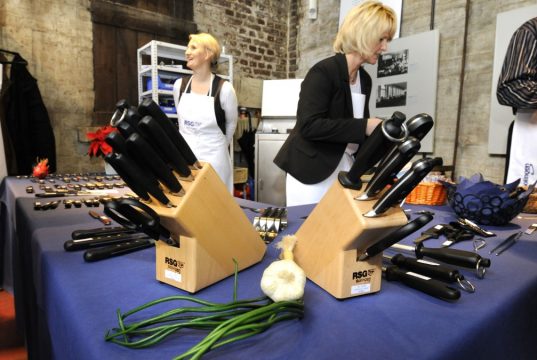 Die Solinger Schneidwaren-Firmen präsentieren innovative und ausgewählte Produkte auf dem MesserGabelScherenMarkt am 5. und 6. November in der Gesenkschmiede in Merscheid. (Foto: © LVR-Industriemuseum)