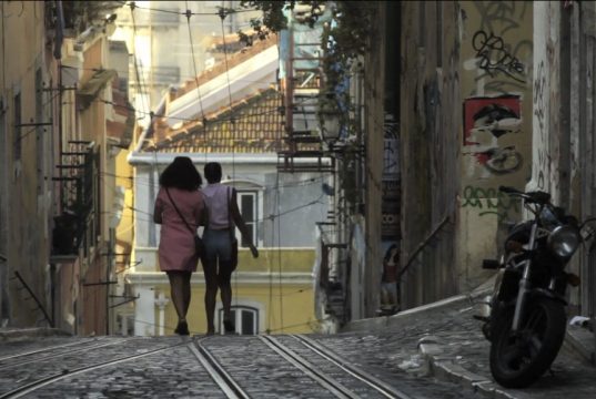 Die Amnesty-Gruppe Solingen zeigt mit "All is well" den vierten und letzten Film aus der Reihe "Kino für Menschenrechte 2016 – Focus Africa" im Forum der Bergischen Volkshochschule an der Mummstraße. (Foto: Lx filmes)