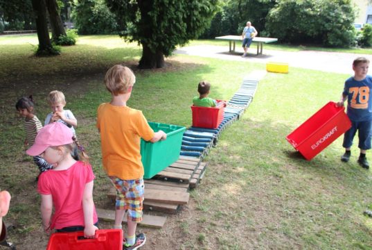 Das Spielmobil ist in der ersten Ferienwoche an täglich wechselnden Standorten in Solingen unterwegs. (Archivfoto: © Bastian Glumm)