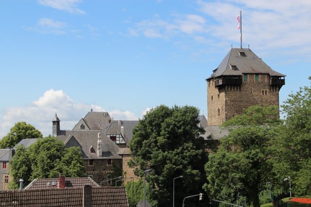 Schloss Burg war im Hochmittelalter Residenz der Grafen von Berg. Später wurde die Anlage Verwaltungs- und Witwensitz sowie als Jagdschloss genutzt. Während des Dreißigjährigen Krieges kam es zur Belagerung. (Archivfoto: © Bastian Glumm)