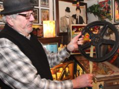 Wolfgang Günther betreibt mit seiner Frau Vera das Laurel & Hardy Museum im Walder Kotten. Dort feiert man das 90-jährige Jubiläum des ersten "echten" Films mit "Dick und Doof". (Archivfoto: © B. Glumm)