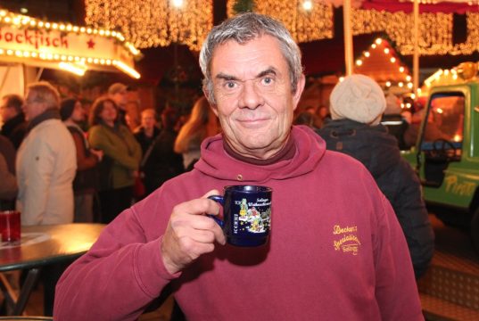 Frank Decker organisiert auch in diesem Jahr den Weihnachtsmarkt in den Clemens-Galerien. 19 Stände und Buden sollen dort in den nächsten fünf Wochen für vorweihnachtliche Atmosphäre sorgen. (Foto: B. Glumm)
