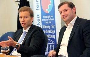 Oberbürgermeister Tim Kurzbach (re.) und Kämmerer Ralf Weeke nehmen an einer Kommunalkonferenz im Haus des Deutschen Städtetages in Berlin teil. (Archivfoto: B. Glumm)
