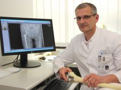 Prof. Dr. med. Sascha Flohé ist Chefarzt der Klinik für Unfallchirurgie, Orthopädie und Handchirurgie im Städtischen Klinikum Solingen. (Foto: © Bastian Glumm)