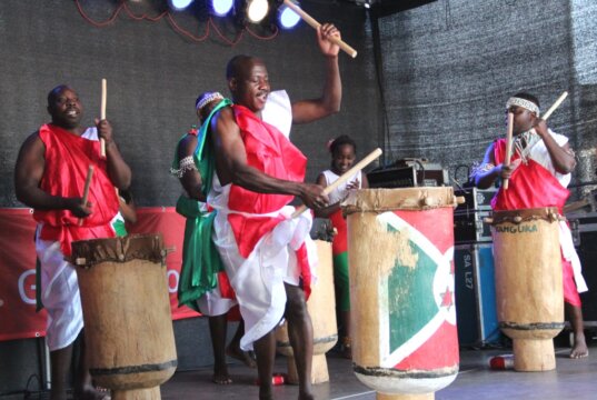 Den Auftakt von "Leben braucht Vielfalt" am 27. September übernimmt die burundische Trommelgruppe Kanguka, die seit vielen Jahren zu den festen Bestandteilen des Programms gehört. (Archivfoto: © Bastian Glumm)