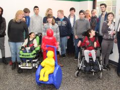 Stolz wie Oskar waren die Schülerinnen und Schüler der Wilhelm-Hartschen-Förderschule, als am Donnerstag ihr Kunstwerk im Klinikum feierlich eingeweiht wurde. (Foto: B. Glumm)