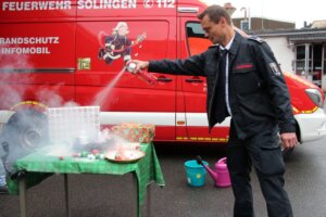 Markus Wehr löscht. (Foto © Sandra Grünwald)