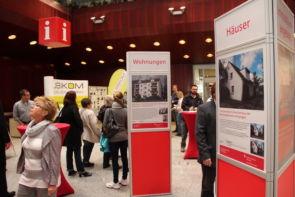 Zum 52. Mal findet am 24. März die beliebte Immobilien-Ausstellung in der Hauptstelle der Stadt-Sparkasse Solingen statt. (Archivfoto: © Bastian Glumm)