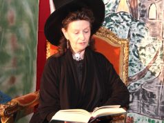 Martina Hörle vom Literaturcafé lädt am Samstagabend zur „Nacht der mystischen Wesen“ in Stefan Seegers Altes Stellwerk an der Potsdamer Straße ein. (Archivfoto: B. Glumm)