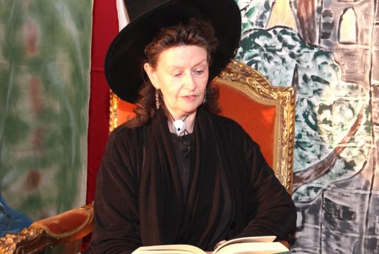 Martina Hörle vom Literaturcafé lädt am Samstagabend zur „Nacht der mystischen Wesen“ in Stefan Seegers Altes Stellwerk an der Potsdamer Straße ein. (Archivfoto: B. Glumm)