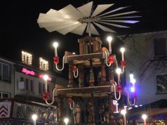 Am 2. Dezember wird auf dem Alten Markt die Weihnachtspyramide angeschoben. Dazu kommt aus Solingens Partnerstadt Aue Bürgermeister Hans Beck. (Archivfoto: © Bastian Glumm)