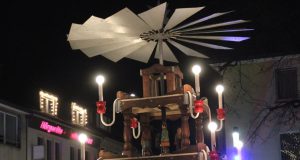 Am 2. Dezember wird auf dem Alten Markt die Weihnachtspyramide angeschoben. Dazu kommt aus Solingens Partnerstadt Aue Bürgermeister Hans Beck. (Archivfoto: © Bastian Glumm)