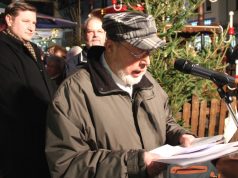 Lothar Jokisch war lange Jahre Vorsitzender des ehemaligen Erzgebirgsvereins. Auch an diesem Samstag war er beim Anschieben der Auer Weihnachtspyramide tragend beteiligt, das zum 25. Mal. (Foto: B. Glumm)