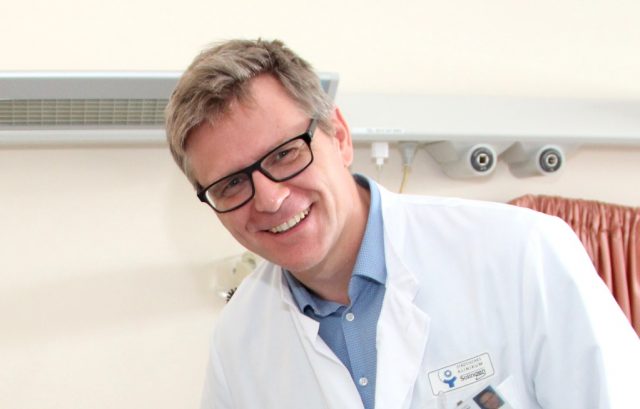 Dr. Sebastian Hentsch ist Chefarzt der Klinik für Frauenheilkunde und Geburtshilfe. Seine Kollegen udn er laden am 8. Oktober zum Weltstilltag ins Klinikum ein. (Archivfoto: © Bastian Glumm)