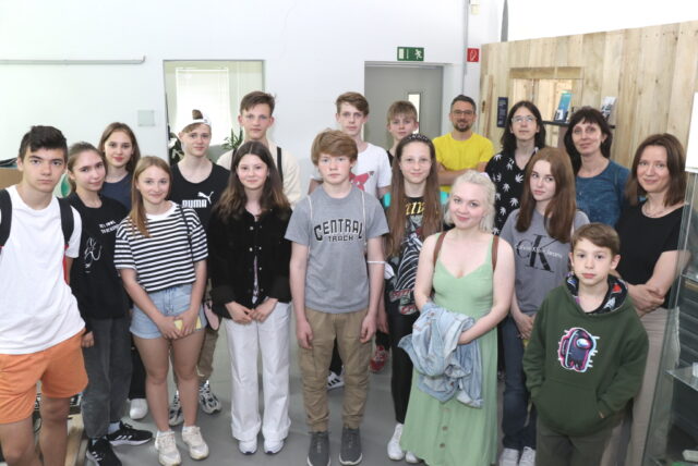 Jugendliche aus der Ukraine besuchten jetzt den 3D Startup Campus NRW im Gründer- und Technologiezentrum Solingen. (Foto: © Bastian Glumm)