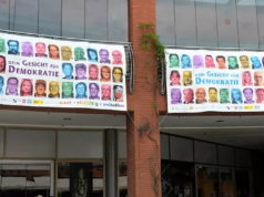 Insgesamt haben sich bisher 268 "Demokratie-Freunde" für die Banner in den Clemens-Galerien fotografieren lassen. (Foto: © Martina Hörle)Insgesamt haben sich bisher 268 "Demokratie-Freunde" für die Banner in den Clemens-Galerien fotografieren lassen. (Foto: © Martina Hörle)