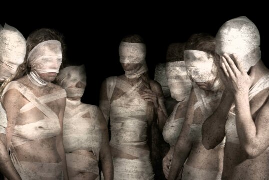 "Die 7 Todsünden" ist der Titel der neuen Ausstellung im Atelier AndersARTig. Die Fotokünstlerin Saskia Clemens hat sich mit diesem Thema intensiv auseinandergesetzt. (Foto: © Saskia Clemens)