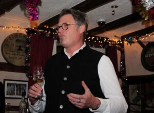 Stefan Lorbach erklärte, dass schottische Whiskys durch die zweifache Destillation bis zu 1000 Geschmacksaromen aufweisen können. (Foto © Sandra Grünwald)