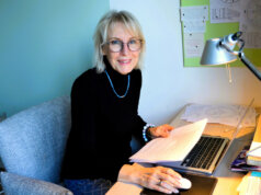 Ute Rempe ist Astrosophin. Sie begleitet ihre Klientinnen und Klienten auf einer sehr persönlichen Reise zu sich selbst. (Foto: © Martina Hörle)