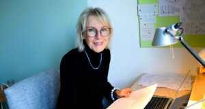 Ute Rempe ist Astrosophin. Sie begleitet ihre Klientinnen und Klienten auf einer sehr persönlichen Reise zu sich selbst. (Foto: © Martina Hörle)