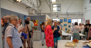 Am vergangenen Samstag fand im Atelier Silke Widenka die Vernissage der Ausstellung „Kunstvoll“ statt. (Foto: © Martina Hörle)