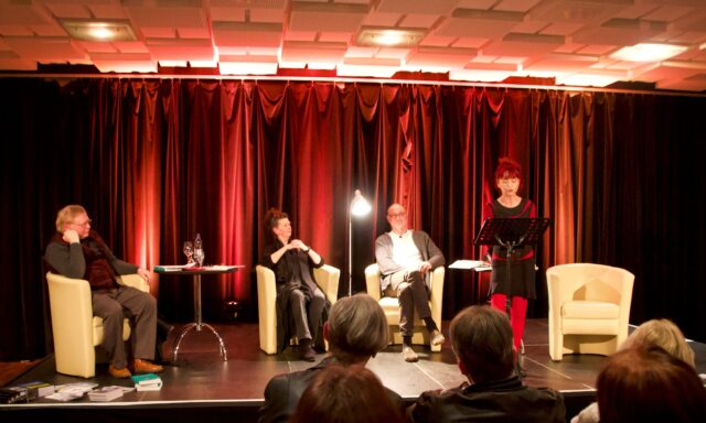 Kay Ganahl, Martina Hörle, Armin Tofahrn und Karla J. Butterfield (v. li.) von der Solinger Autorenrunde lasen aus ihren Werken zum Thema 