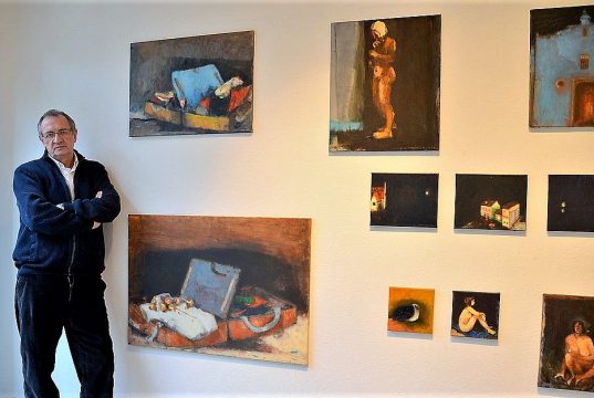 Vom kommenden Samstag an stellt der rumänische Künstler Ioan Iacob seine Werke in der Galerie ART-ECK bei Dirk Balke aus. Die Ausstellung trägt den Titel „Schattenseiten“. Gezeigt werden 26 Ölgemälde mit vorwiegend dunklem Hintergrund.