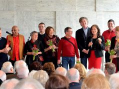 Die Mitglieder vom Kulturmanagement, dem Seniorenbüro sowie Timm Kronenberg (city-art-project) mit seinem Team haben wieder fantastische Arbeit geleistet. Auch im dritten Jahr ist die beliebte Ausstellung ein voller Erfolg. Die Besucher sind begeistert. (Foto: © Martina Hörle)