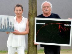 Malerin Conny Schüssler und Fotograf Norbert Sarrazin zeigen gemeinsam ihre Arbeiten bei der Ausstellung unBUNT2.0. Beide bevorzugen die abstrakte Gestaltung und reduzierte Farbigkeit. (Foto: © Martina Hörle)
