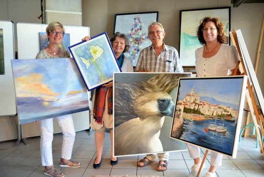 (v. li. Monika Hampe, Dagmar Hebestreit, Christian Behrens, Uschi Gehrling) Die Hildener Künstler freuen sich auf ihre Ausstellung in der city art Galerie. (Foto: © Martina Hörle)