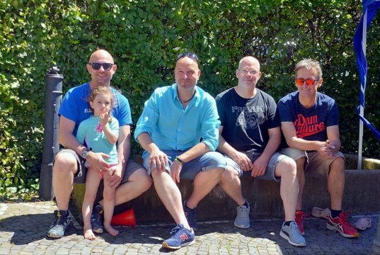 (v. li. Frank Balkenhol, Carsten Zibell, Ingo Käsch, Dieter Ochel) Die Initiatoren freuen sich, dass das Brunnenfest jedes Jahr so großen Anklang findet. (Foto: © Martina Hörle)