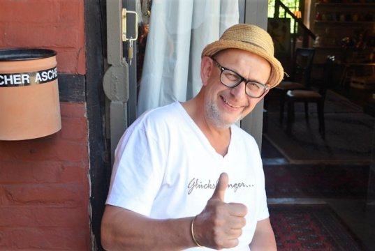 Im Alten Stellwerk bietet Stefan Seeger an jedem ersten und dritten Sonntag im Monat den Künstler-Kaffee-Klatsch an. (Foto: © Martina Hörle)