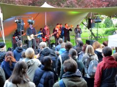 LAX ALEX CONTRAX sorgte bei der Werkschau im Südpark mit einem fantastischen Mix der unterschiedlichsten Musikgenres für eine super Stimmung. (Foto: © Martina Hörle)