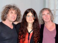 Das Trio (v. li.) Zoran Velinov, Eela Soley und Alexander Meyen bot mit elektronischer Musik zauberhafte Klangerlebnisse. Lichtinstallationen erzeugten eine geheimnisvolle Atmosphäre. (Foto: © Martina Hörle)