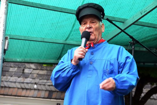 Gräfraths Urgestein Willy Weber hört auf. Der 80-Jährige moderiert zum letzten Mal auf dem Marktfest. „Ich bin trotzdem noch immer dabei“, sagt er. (Foto: © Martina Hörle)