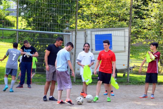 Am Samstag fand das traditionelle Bolzplatzturnier der Zietenstraße statt. Wie in den letzten Jahren waren auch diesmal der 1. FC Hassel und Zietos Nietos dabei. (Foto: © Martina Hörle)