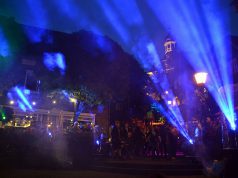 Die Lichtschau war das Highlight des Abends. Die Klänge von Pink Floyd und Tschaikowsky waren eindrucksvoll in Lichteffekte umgesetzt worden. (Foto: © Martina Hörle
