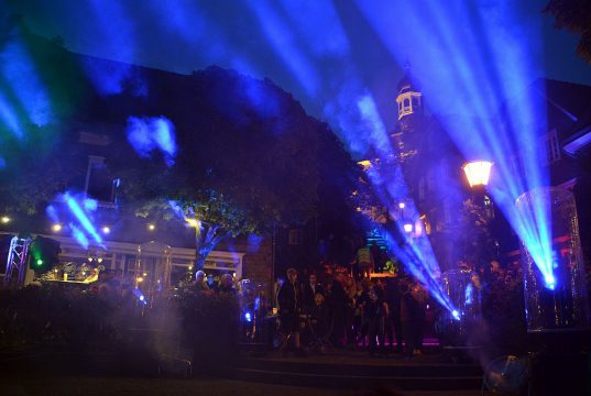 Die Lichtschau war das Highlight des Abends. Die Klänge von Pink Floyd und Tschaikowsky waren eindrucksvoll in Lichteffekte umgesetzt worden. (Foto: © Martina Hörle