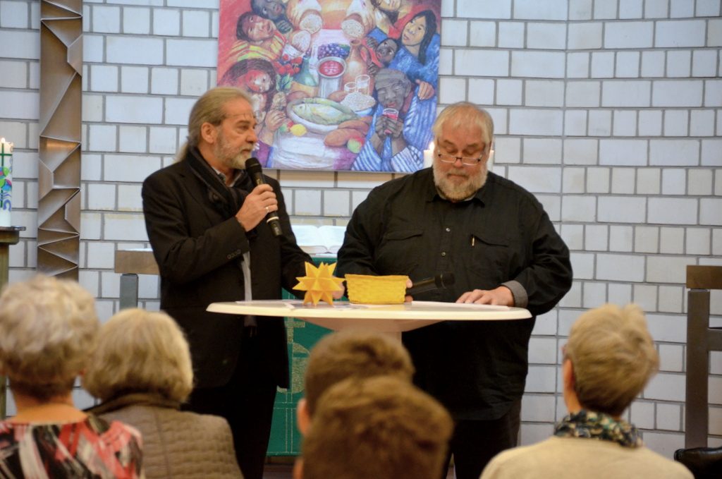 Ingo Schleutermann und Hans-Georg Wenke beantworteten gerne Fragen der Zuhörer. Es gab regen Gedankenaustausch. (Foto: © Martina Hörle)