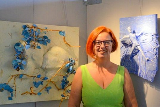 Die Künstlerin und Kreativ-Therapeutin Fia Biba bietet Workshops zur Entschleunigung an. Die Angebote sind speziell auf die entsprechenden Altersgruppen abgestimmt. (Foto: © Martina Hörle)