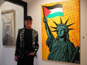 Der Kölner Künstler Thomas Baumgärtel zeigt in der Steuerkanzlei Heinekamp und Zielke seine Ausstellung „Steuern sind Banane“. (Foto © Sandra Grünwald)