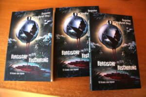Die erste Anthologie der Kartellis „Bergische Bescherung“ ist noch erhältlich. (Foto © Saga Grünwald)
