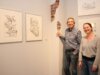 Jan Boomers und Ela Schneider freuen sich, Federzeichnungen und Aquarelle des Solinger Malers und Grafikers Jan Boomers (1927 – 1999) in der Galerie im ART-ECK zu zeigen. (Foto © Sandra Grünwald)