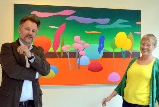 Galerist Dirk Balke und Künstlerin Julia Steinberg freuen sich auf die kommende Ausstellung. (Foto: © Martina Hörle)