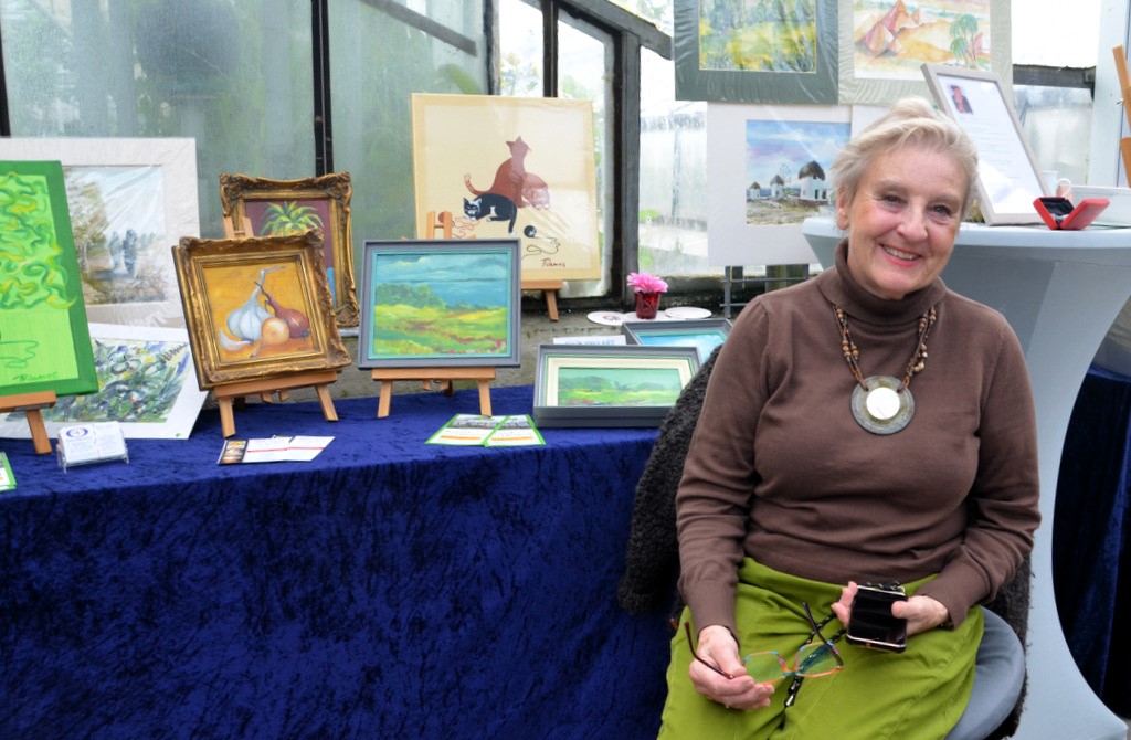 Petra Ostermann brachte eine bunte Mischung ihrer Kunstwerke mit. Inspiriert wurde sie von Urlaubsimpressionen. Außerdem war eine kleine Reihe „Kunst fürs Kinderzimmer“ entstanden. (Foto: © Martina Hörle)