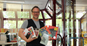 Hartmut Ober ist Buchhändler mit Leib und Seele. Mit seinem Buchladen Bücher Ober belebt er den Fronhof. (Foto © Sandra Grünwald)