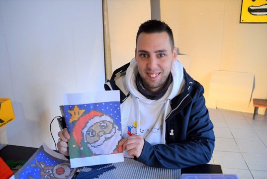 Marcel Buntenbach freut sich über den großen Erfolg seiner Ausstellung. (Foto: © Martina Hörle)